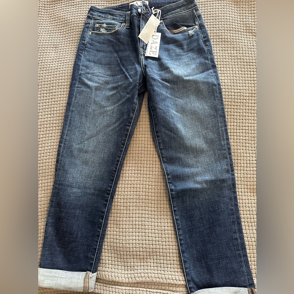 Daze Denim Women’s size 28 Lovergirl Midrise Blue Jeans size 28 NEW